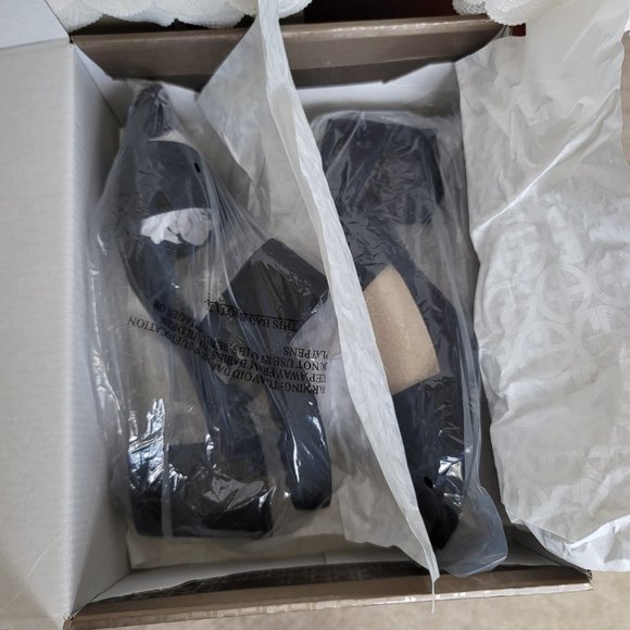 GIANI BERNINI Maggiee Suede Two-Strap Sandals- Black color- Women's Size 9M - Picture 14 of 15